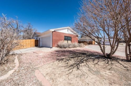 17 Queensbridge Dr, Pueblo, CO 81001-1416