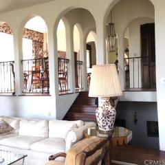 2870 Seattle Dr, Los Angeles, CA 90046-1209