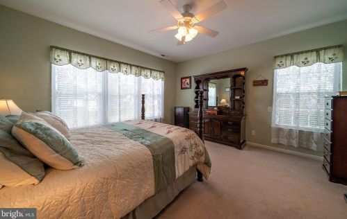 232 Sparrow Dr, Trenton NJ 08690-2461 exterior