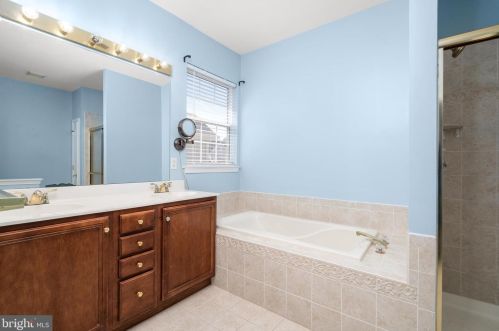 22 Honey Flower Dr, Trenton NJ  08620-9688 exterior