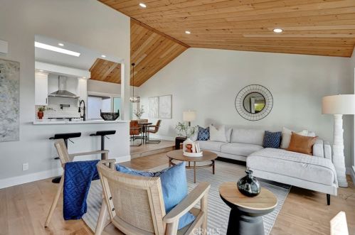 323 Calle Empalme, San Clemente CA  92672-2105 exterior