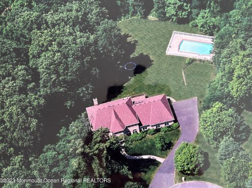 18 Oakcrest Ct, Holmdel Village, NJ 07733-1162