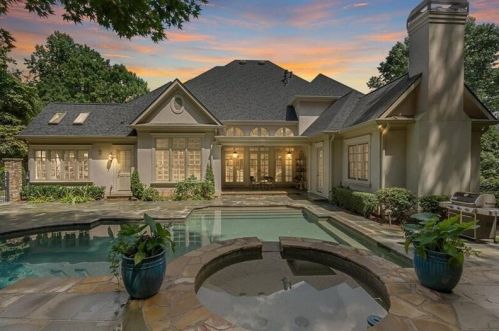 500 Chestnut Rose Ln, Atlanta, GA 30327-4882
