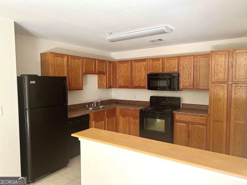 1024 Camelot Dr, Atlanta GA  30349-6562 exterior