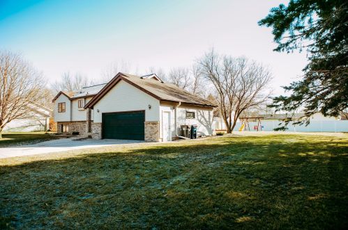 15 Westview Dr, Morris, MN 56267-1741