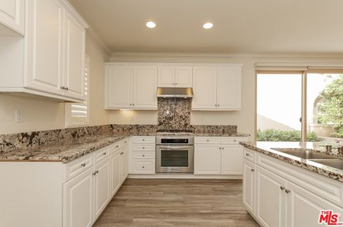 154 Pathway, Irvine CA  92618-8846 exterior