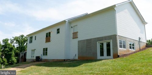 575 Melchers Dr, Fredericksburg, VA 22405-1327