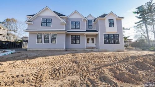 11 Concord Ave, Ridgewood, NJ 07452-1602