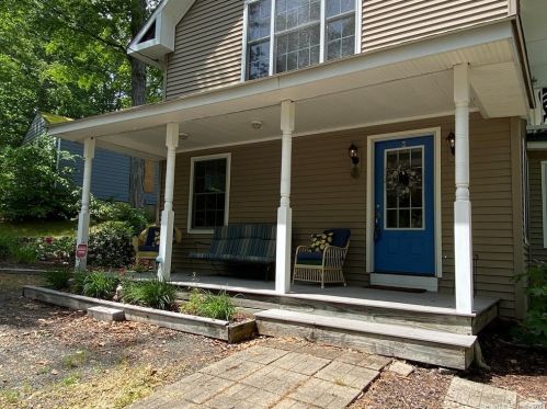 6 Pawnee Rd, Middlefield, CT 06455-1075