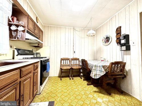 1113 Hunting Park Ave, Philadelphia PA 19140-2830 exterior