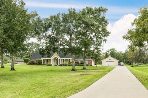 359 Westwood Rd, Angleton TX 77515-7468 exterior