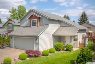835 Locust St, Dundee, OR 97115-8601