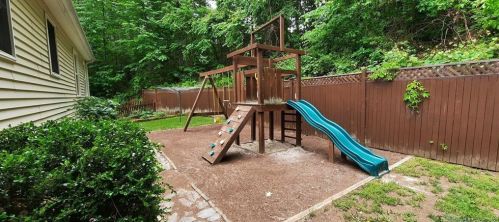 150 Searles Rd, Pomfret Center, CT 06259-2308