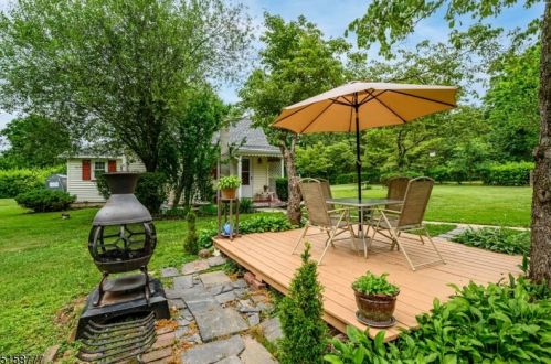 6 Dogwood Ln, Princeton NJ  08540-8439 exterior