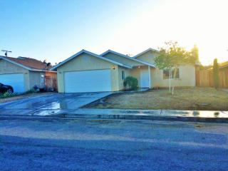 1321 Porter St, Ridgecrest, CA 93555-8807