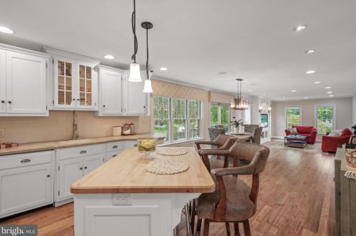 1827 Krystle Dr, Lancaster PA  17602-4149 exterior