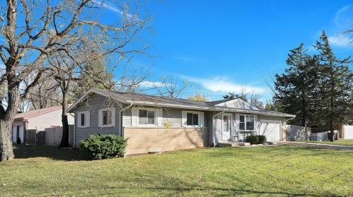 34 Surrey Ln, Bull Valley, IL 60014-7864