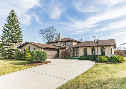 8901 Terry Dr, Orland Park, IL 60462-2231