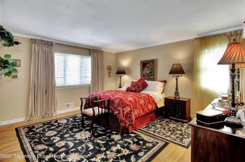 9 Fox Hill Rd, Middletown NJ exterior