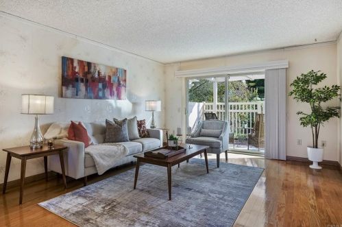 1718 Kellington Pl, Encinitas, CA 92024-4217