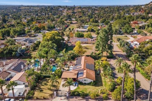 3433 Royal Rd, Vista CA  92084-6616 exterior