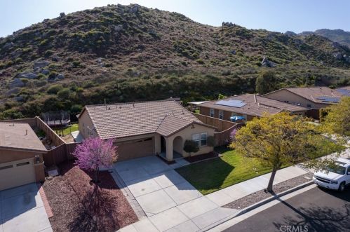 842 Yukon Dr, San Jacinto, CA 92582-2747
