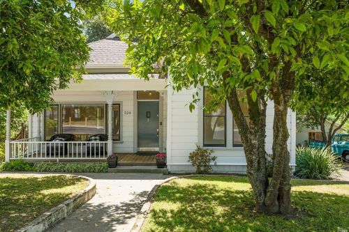 324 Grant St, Healdsburg, CA 95448-3922