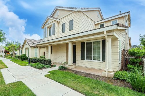 382 Carriage Ln, Valley Home, CA 95361-8344