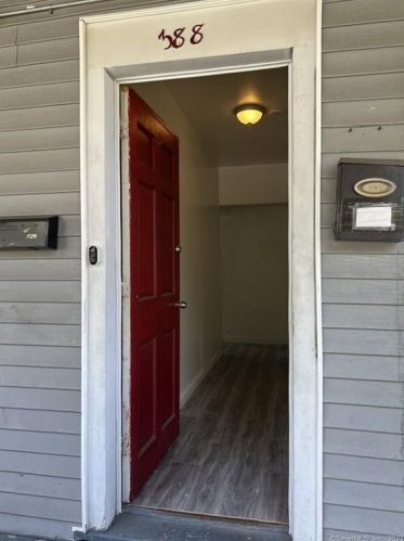 386 Walnut St, Waterbury, CT 06704-3133
