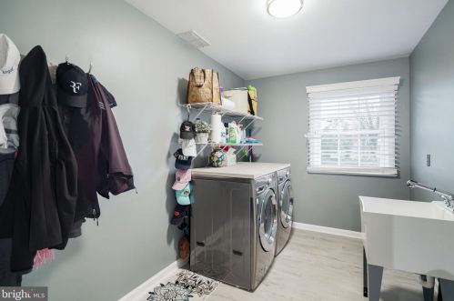 348 Kings Hwy, Tavistock NJ 08033-1205 exterior