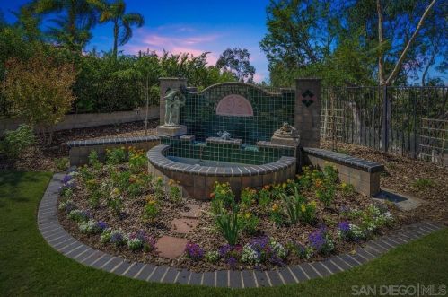 1597 Parkview Dr, Vista CA  92081-8750 exterior