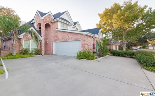 225 Charleston Dr, Victoria, TX 77904-3826