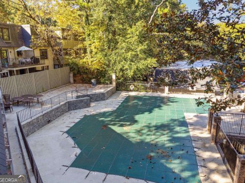 74 Montre Sq, Atlanta GA  30327-4044 exterior