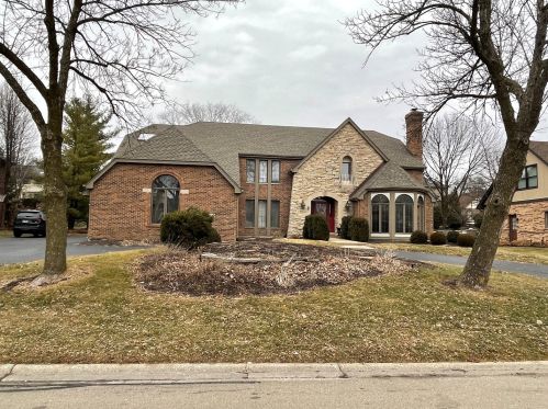 11438 Ridgewood Ln, Willowbrook, IL 60527-8027