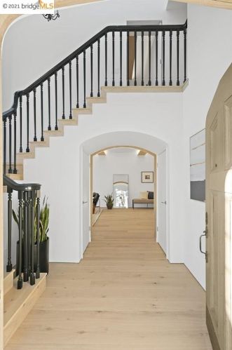 2851 Russell St, Berkeley, CA 94705-2345
