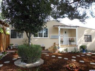 4030 Raymond Ave, Montrose, CA 91020-1317