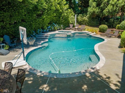 1500 Brookhaven Trce, Atlanta GA  30319-2557 exterior