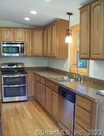 27 Cubles Dr, Niantic CT  06357-1446 exterior