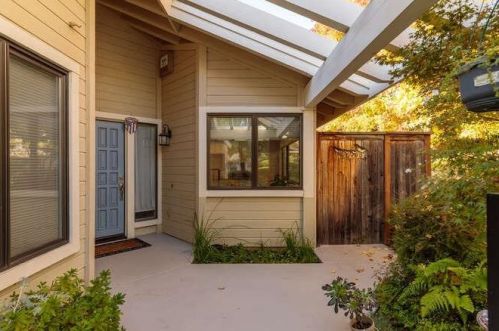 9109 Westcliff Ln, Fair Oaks, CA 95628-6575