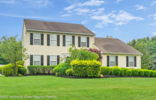 1 Dove Mill Cres, Jackson Twp, NJ 08527-5148