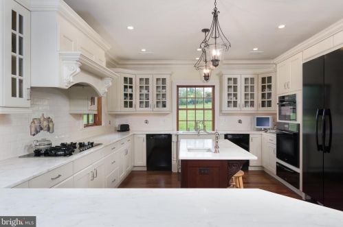 80 Mapleton Rd, Princeton NJ  08540-9668 exterior