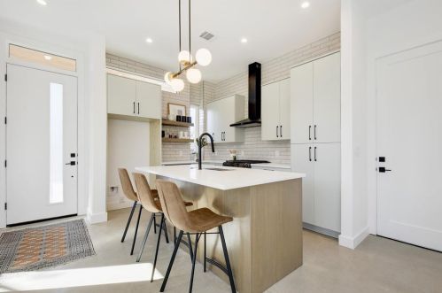 4907 Delores Ave, Austin TX  78721-2107 exterior