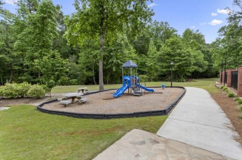 1011 Byrnwyck Rd, Atlanta GA  30319-1665 exterior