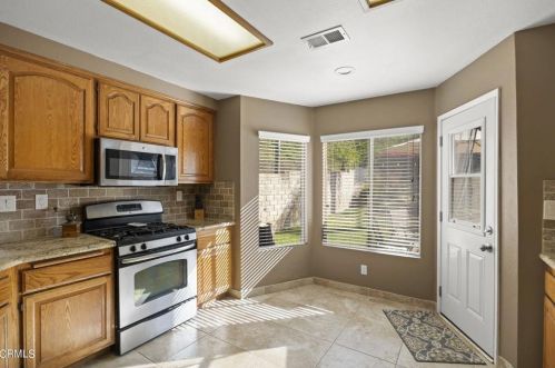 3072 Lamplighter St, Simi Valley CA  93065-5287 exterior