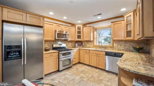 13 Rosalind Dr, Trenton NJ  08648-3245 exterior