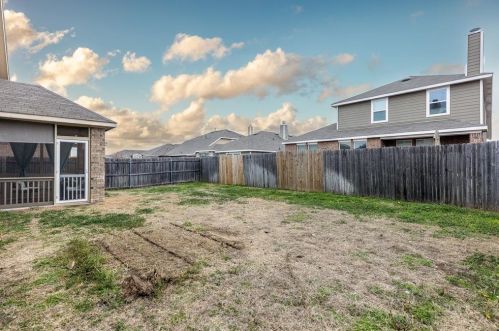 353 Branding Iron Trl, Fort Worth TX  76131-4582 exterior