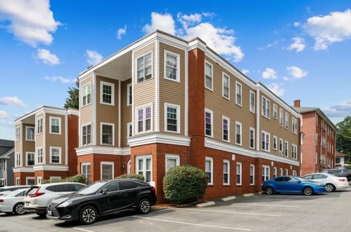 106 Blackstone Blvd, Providence, RI 02906-5452