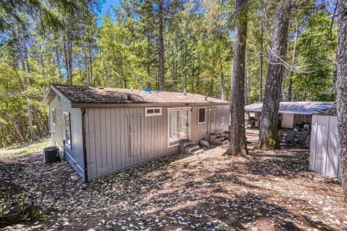 26063 Peacock Rd, Willits, CA 95490-9408