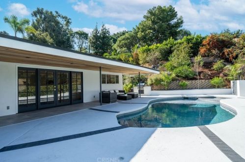 3701 Royal Woods Dr, Van Nuys CA  91403-4217 exterior