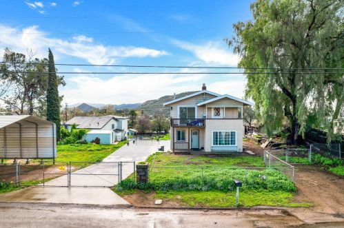 366 Alta Ln, El Cajon, CA 92021-4215